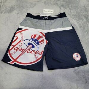 G-III by Carl Banks Navy New York Yankees Logo Sea Wind Swim Shorts Men's Sz M